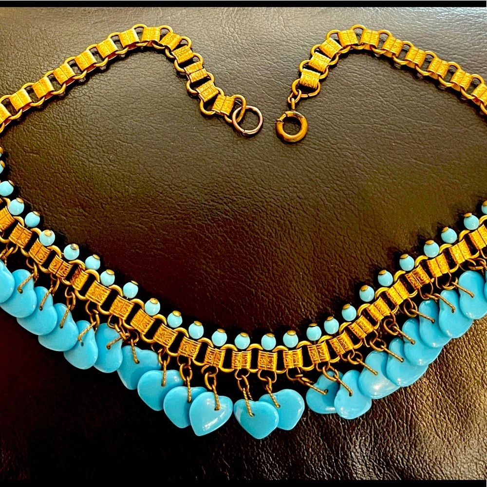 TURQUOISE COLOUR GLASS HEARTS ON A VICTORIAN STYLE BOOKCHAIN GOLD TONE NECKLACE